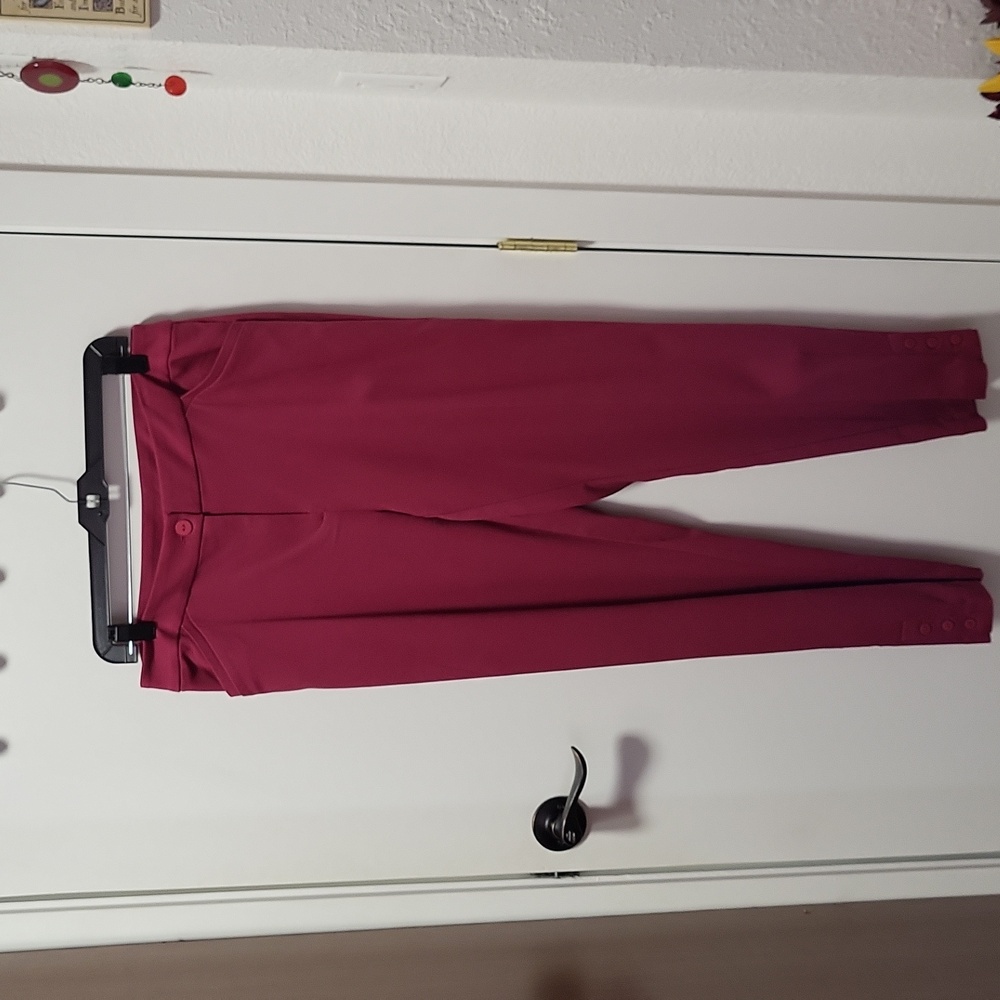 Women's perfect stretch by Chico's Burgundy